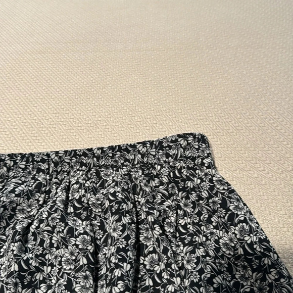 H&M Cute Skirt - Picture 11 of 11